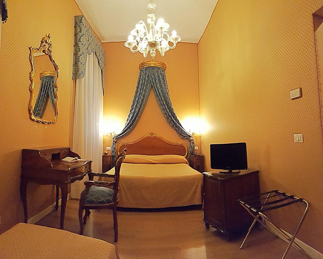 Hotel Canal 3*