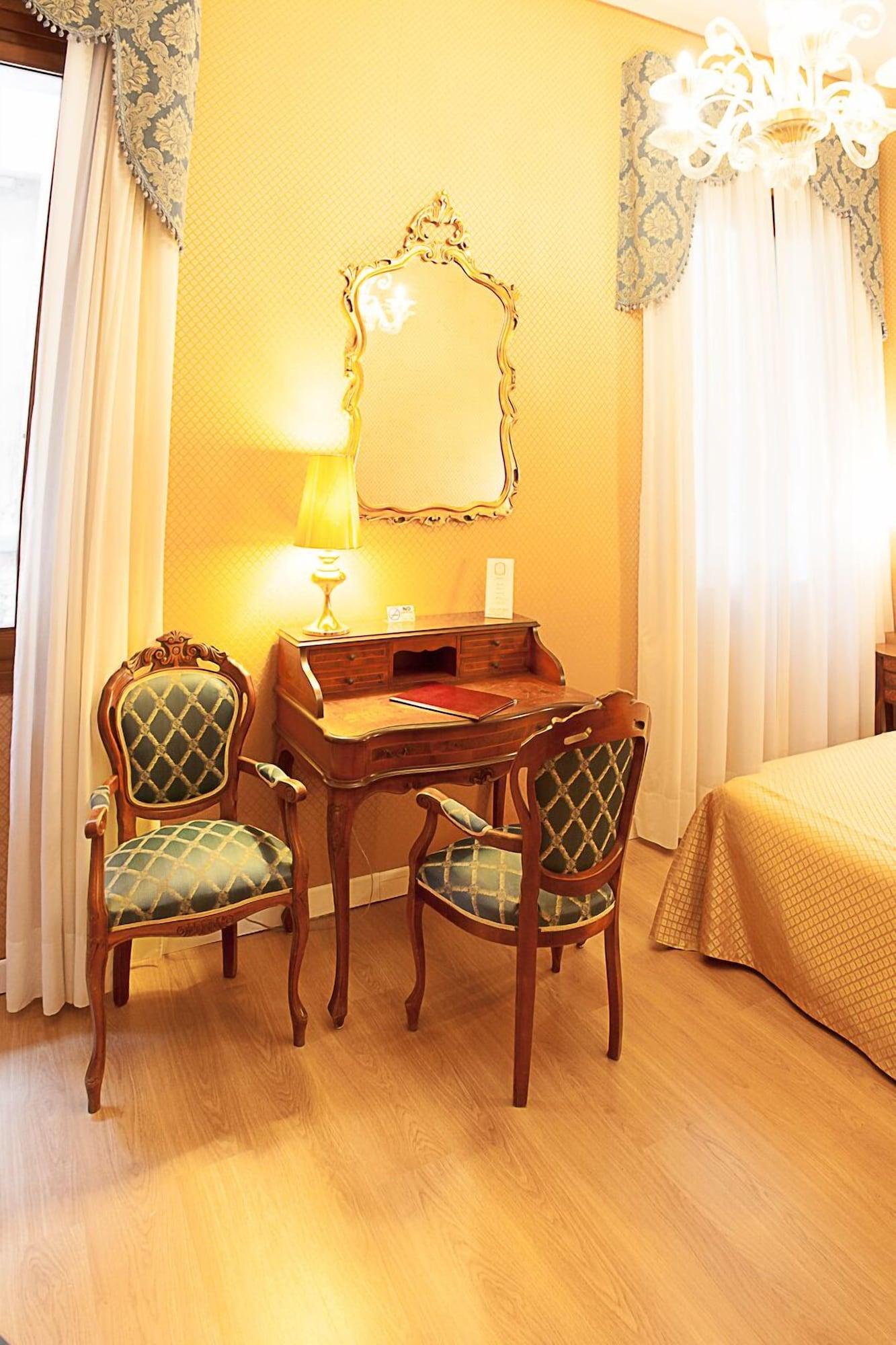 Canal Hotel Venecia